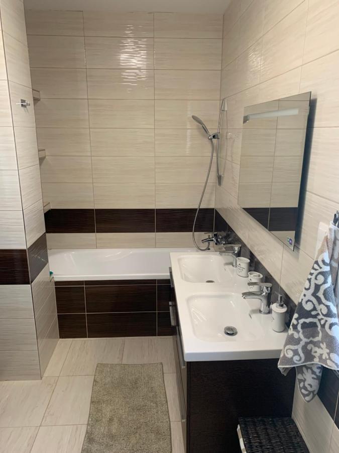 Modern 2 Bed House Near Bratislava With Parking Daire Rovinka Dış mekan fotoğraf