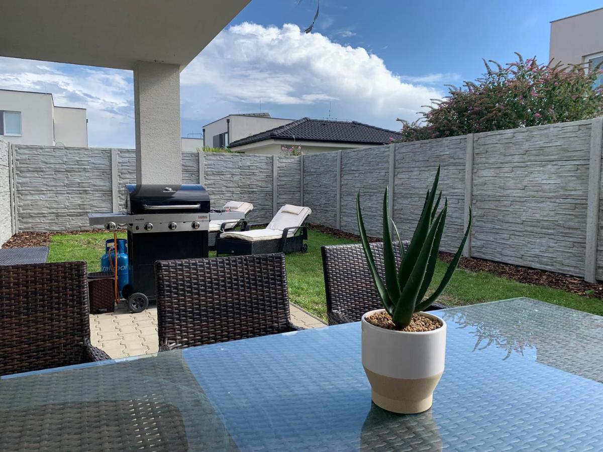 Modern 2 Bed House Near Bratislava With Parking Daire Rovinka Dış mekan fotoğraf